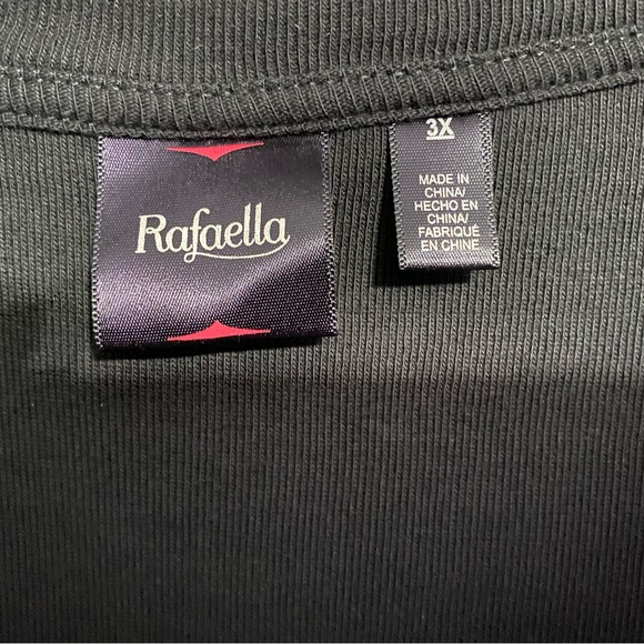 NWOT•Women’s Black Sleeveless top w/gold accents - Picture 4 of 7